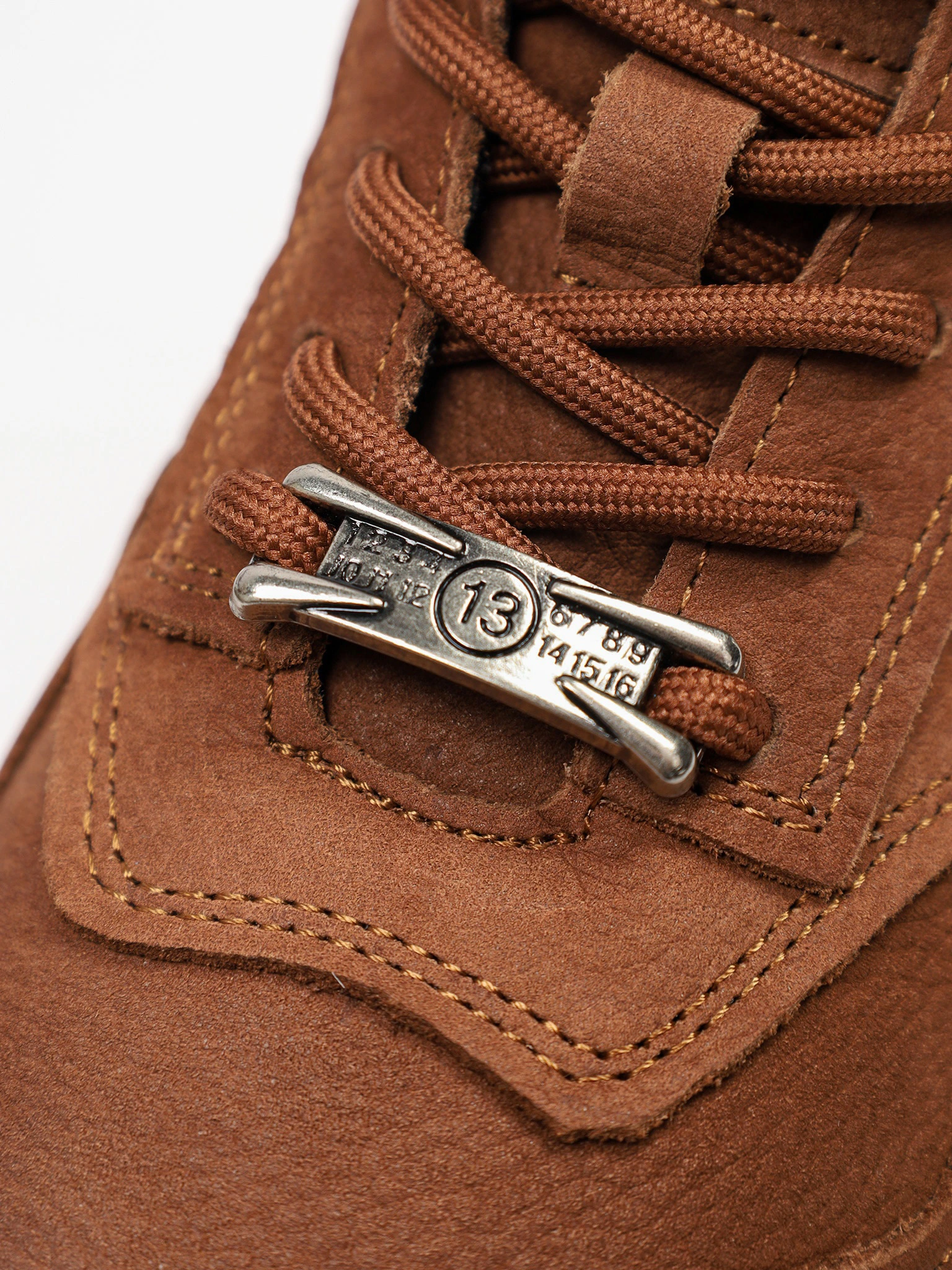 Кроссовки коричневого цвета с пряжкой на рельефной подошве 